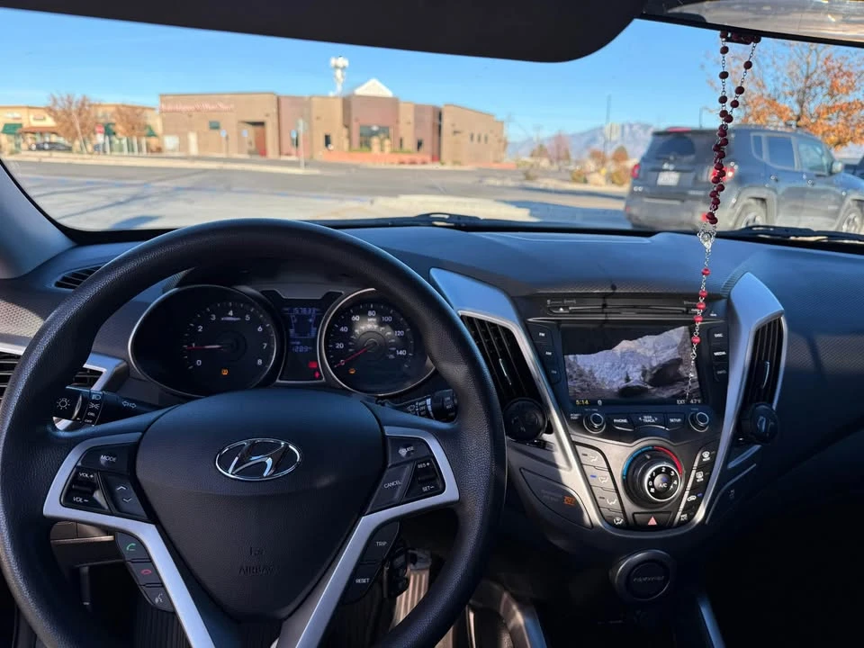 2015 Hyundai Veloster - Image 5 of 9