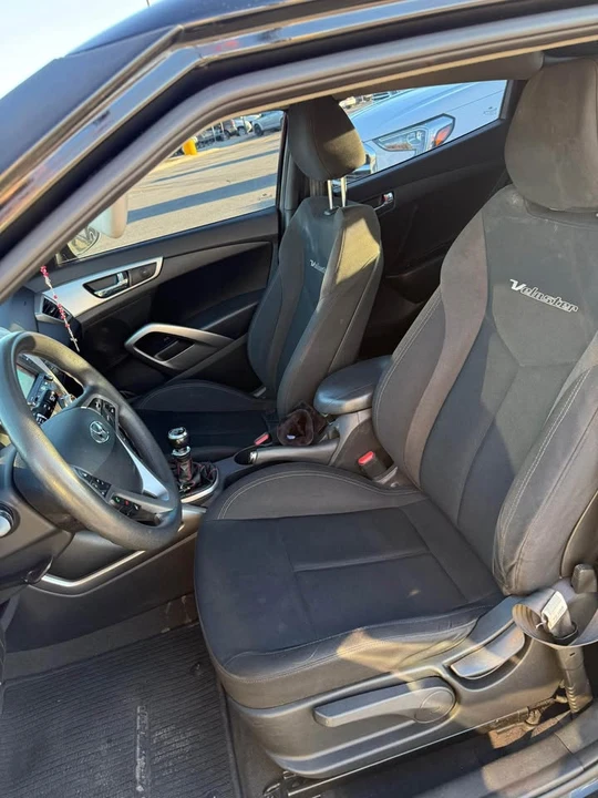 2015 Hyundai Veloster - Image 7 of 9