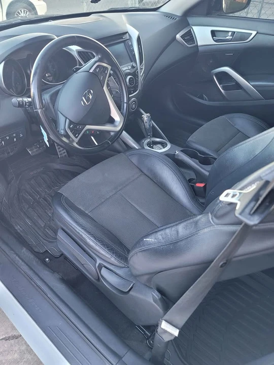 2015 Hyundai Veloster - Image 2 of 10