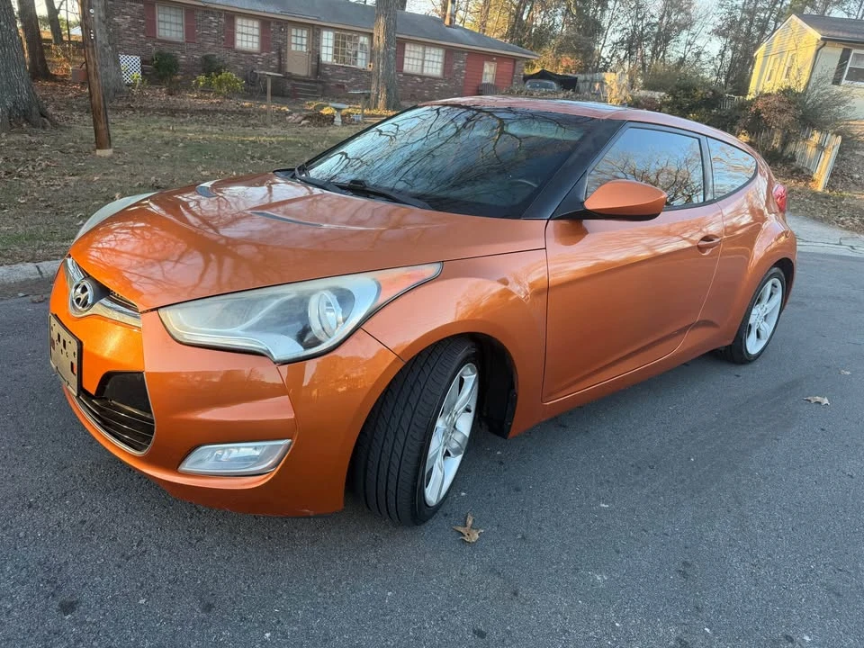 2015 Hyundai Veloster - Image 2 of 10