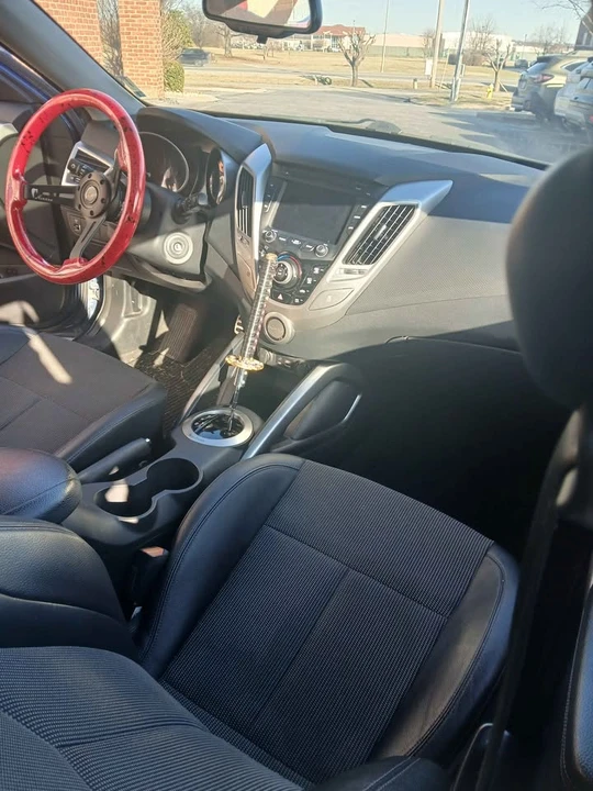 2015 Hyundai Veloster - Image 10 of 13