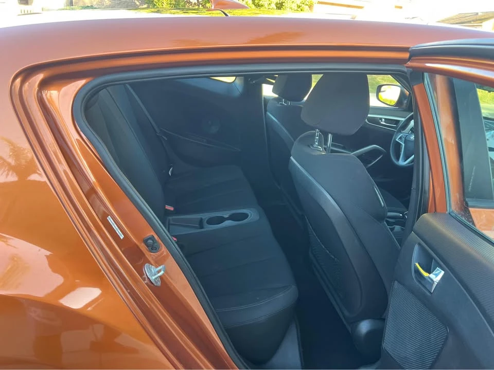 2015 Hyundai Veloster - Image 7 of 10