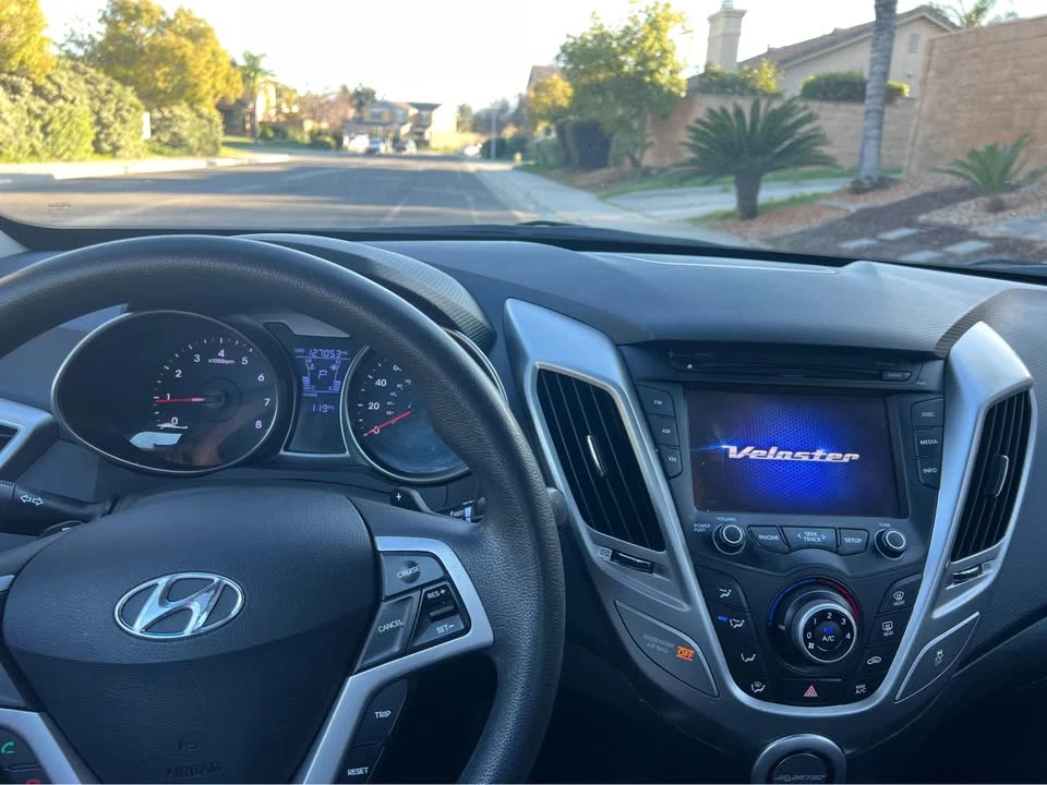 2015 Hyundai Veloster - Image 9 of 10