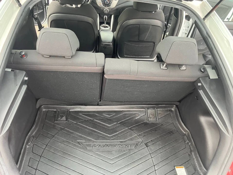2015 Hyundai Veloster - Image 15 of 20