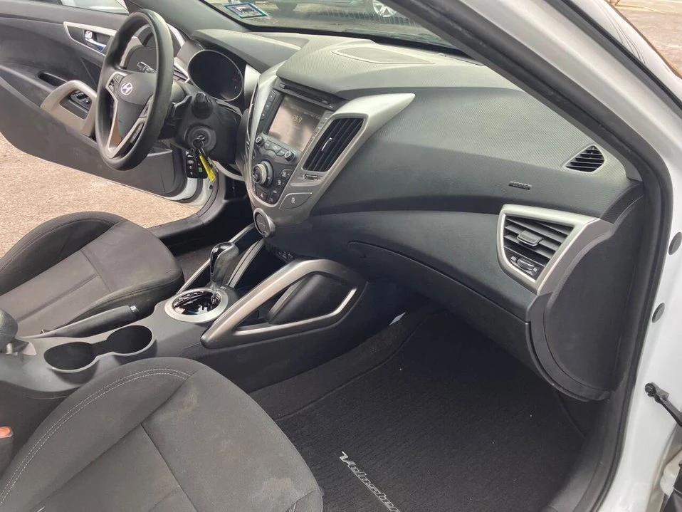 2015 Hyundai Veloster - Image 17 of 20