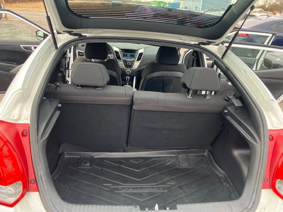 2015 Hyundai Veloster - Image 16 of 20