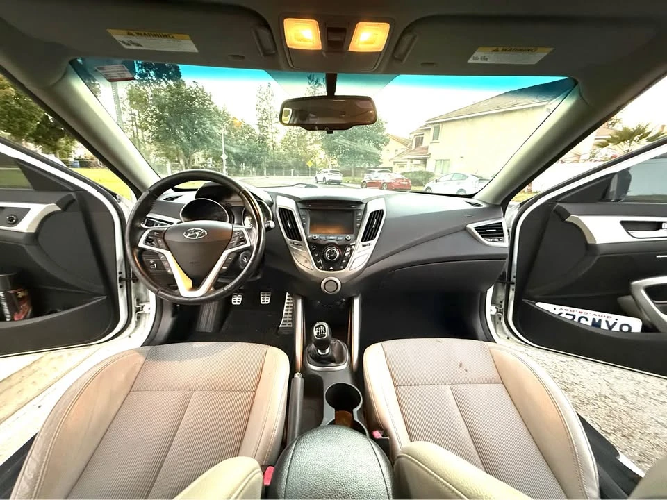 2015 Hyundai Veloster - Image 9 of 10