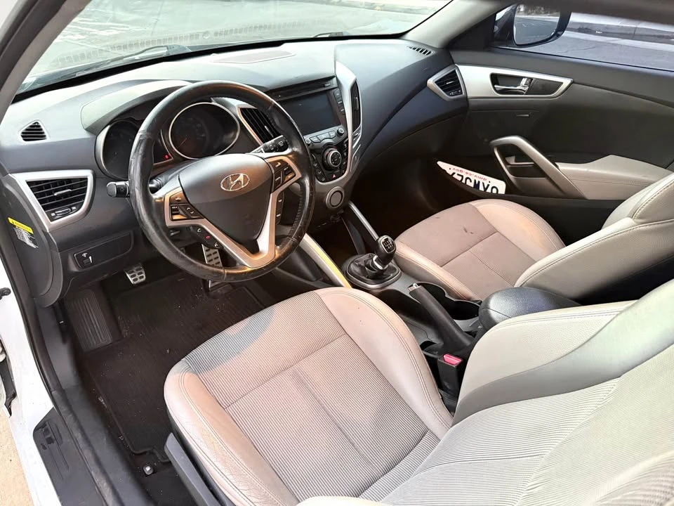 2015 Hyundai Veloster - Image 7 of 10