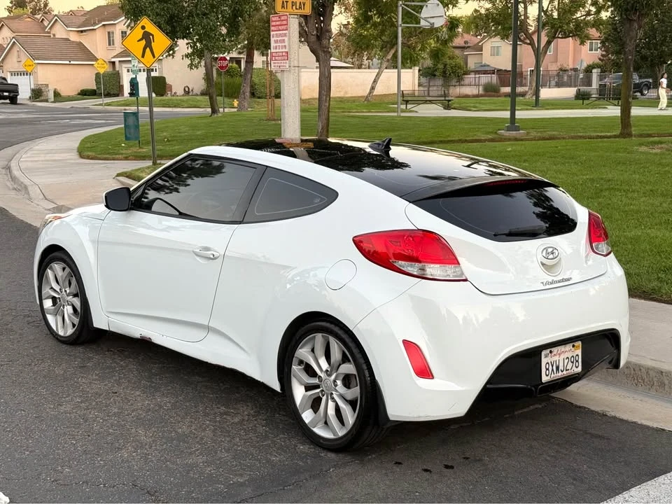 2015 Hyundai Veloster - Image 3 of 10