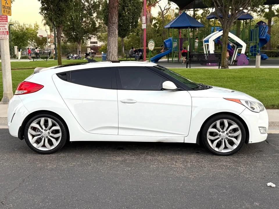 2015 Hyundai Veloster - Image 5 of 10