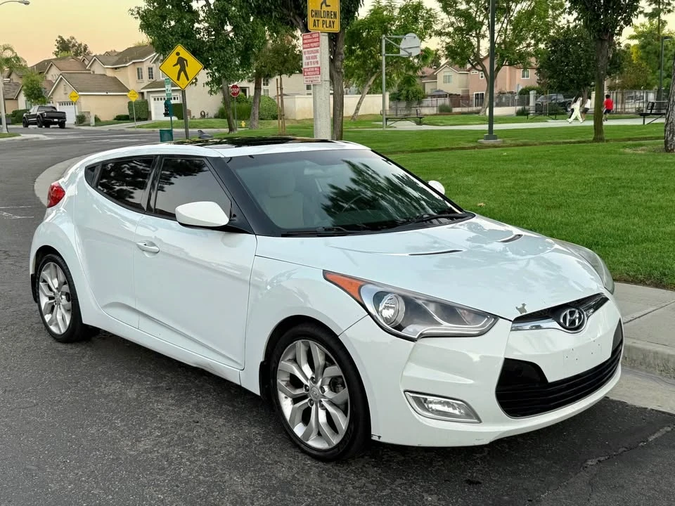 2015 Hyundai Veloster - Image 6 of 10