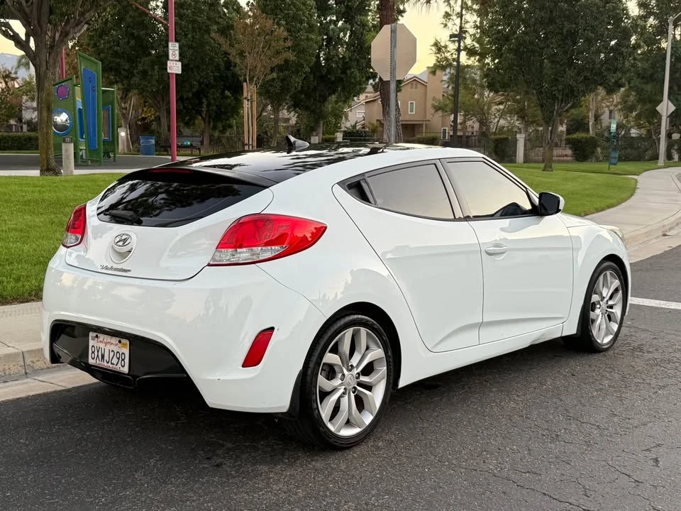 2015 Hyundai Veloster - Image 4 of 10