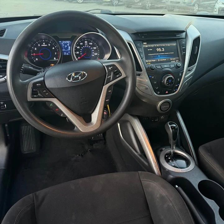 2015 Hyundai Veloster - Image 10 of 12