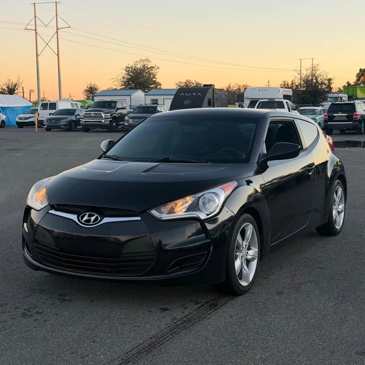 2015 Hyundai Veloster - Image 2 of 12