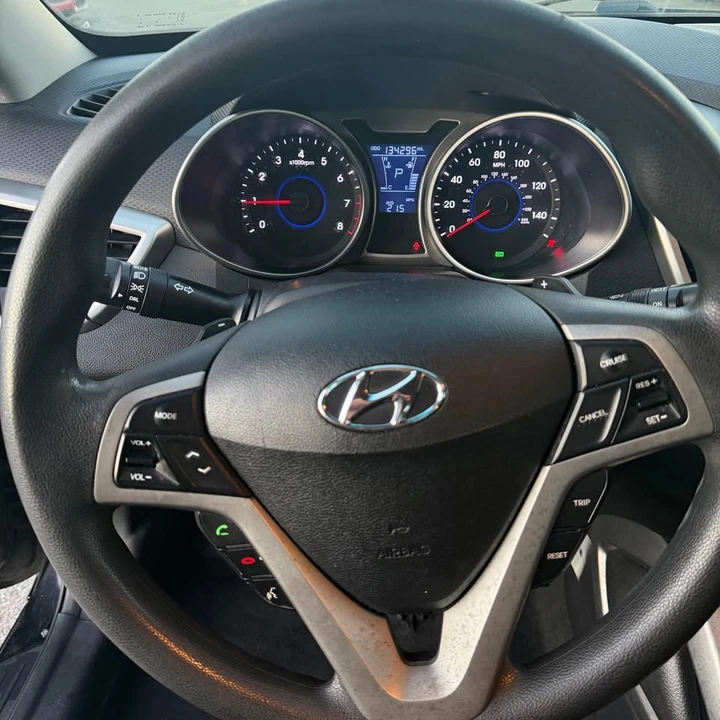 2015 Hyundai Veloster - Image 11 of 12