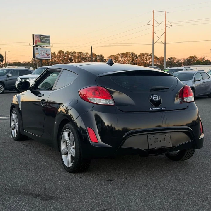 2015 Hyundai Veloster - Image 4 of 12