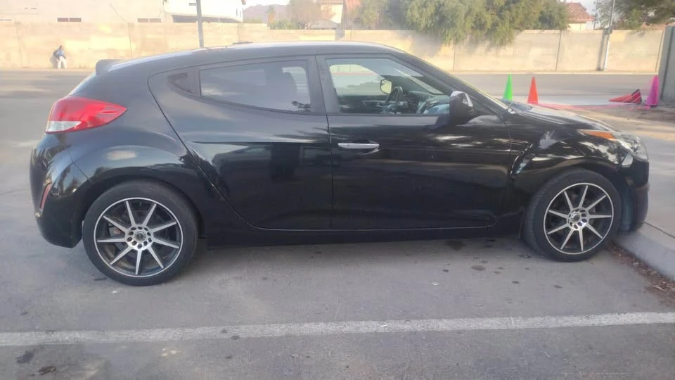 2015 Hyundai Veloster - Image 10 of 20