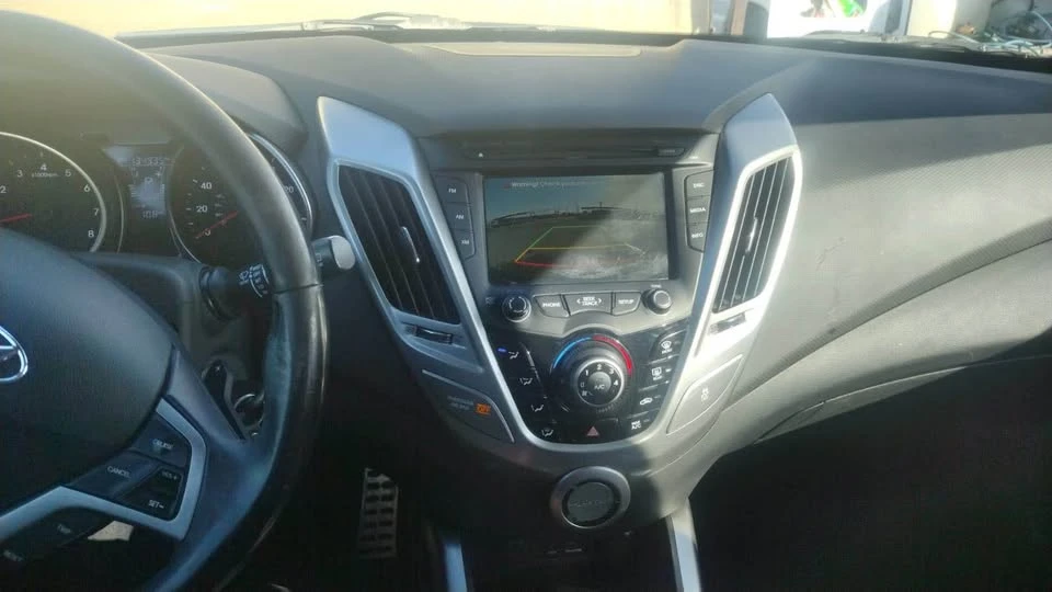 2015 Hyundai Veloster - Image 8 of 20