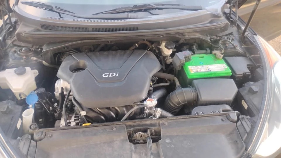 2015 Hyundai Veloster - Image 2 of 20