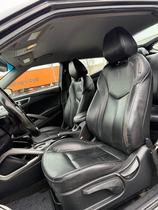 2015 Hyundai Veloster - Image 10 of 14