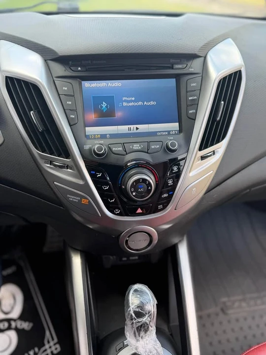 2015 Hyundai Veloster - Image 12 of 15