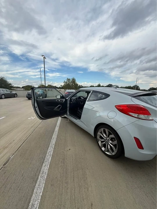 2015 Hyundai Veloster - Image 2 of 7
