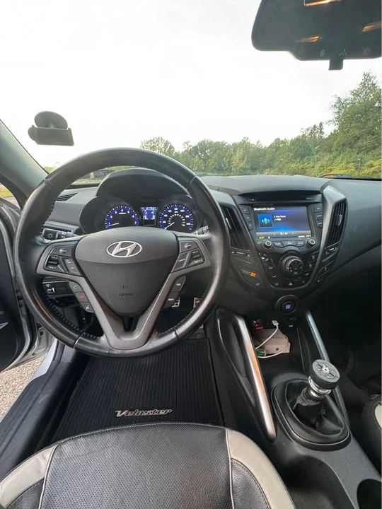 2015 Hyundai Veloster - Image 6 of 9