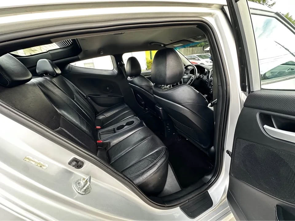 2015 Hyundai Veloster - Image 14 of 15