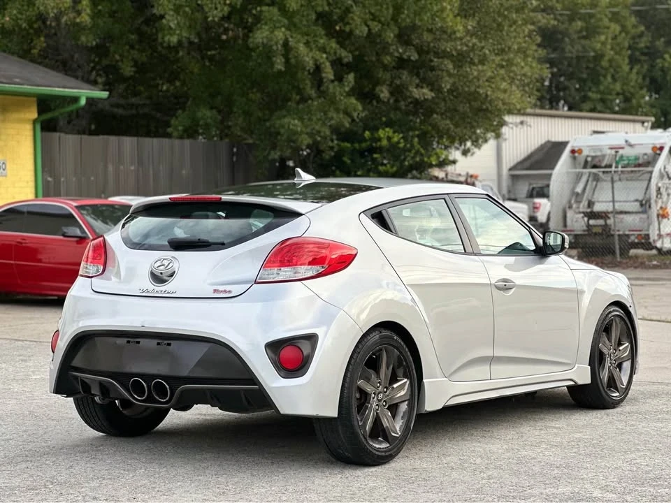 2015 Hyundai Veloster - Image 4 of 15