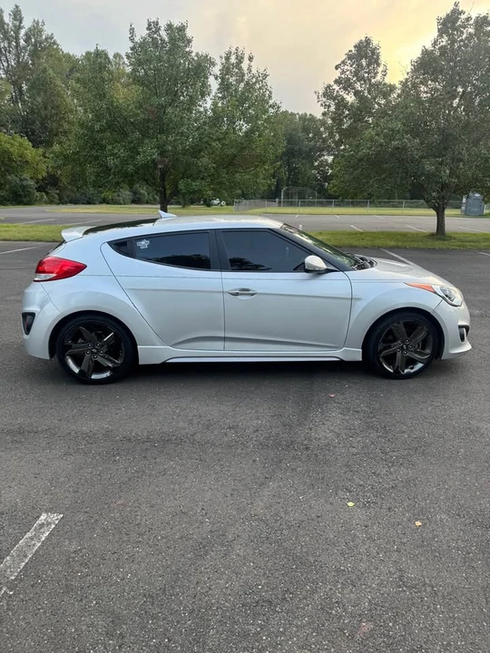 2015 Hyundai Veloster - Image 2 of 9