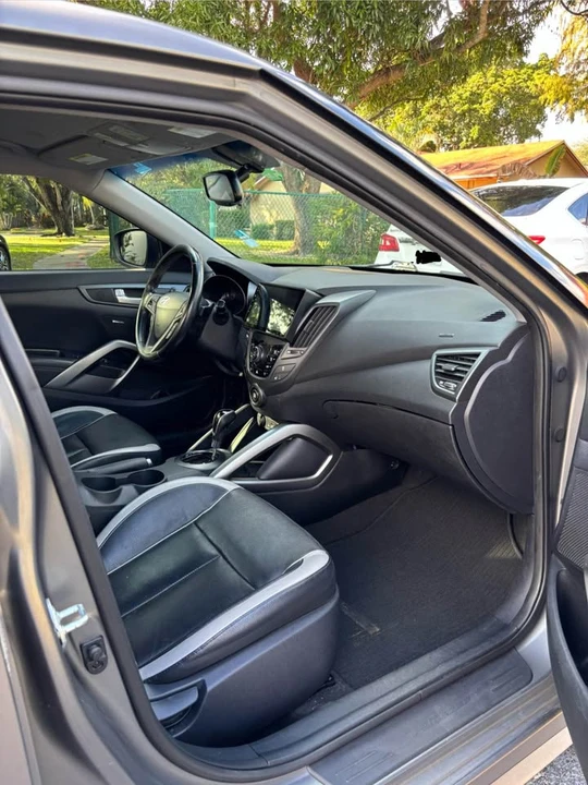 2015 Hyundai Veloster - Image 11 of 13