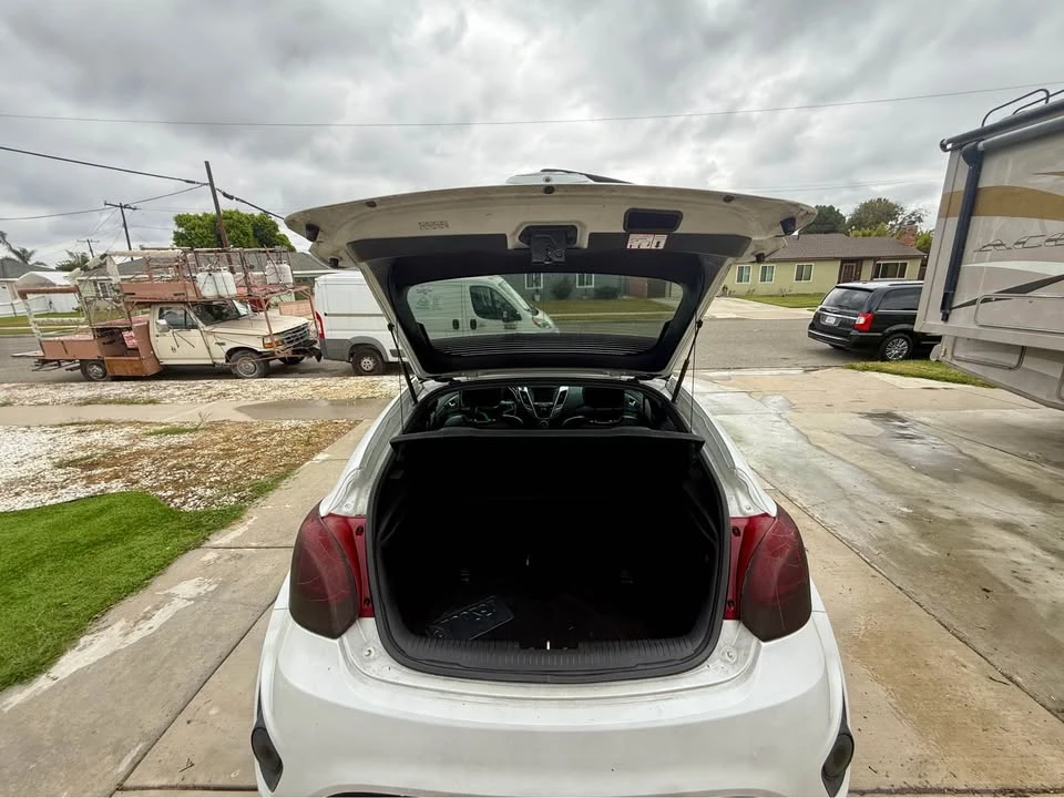 2015 Hyundai Veloster - Image 17 of 18
