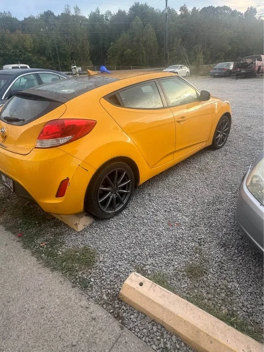 2015 Hyundai Veloster - Image 2 of 6
