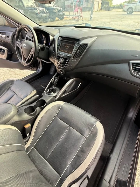 2015 Hyundai Veloster - Image 9 of 10