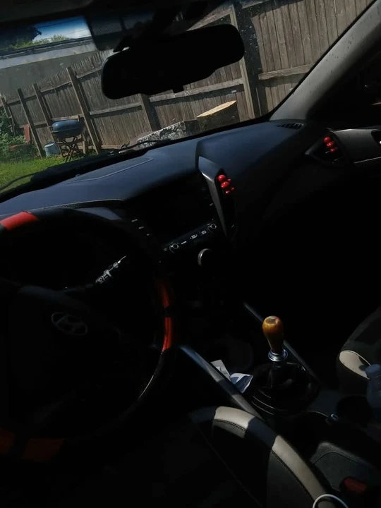 2015 Hyundai Veloster - Image 3 of 13