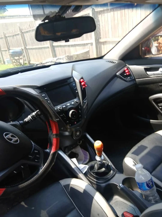 2015 Hyundai Veloster - Image 2 of 13