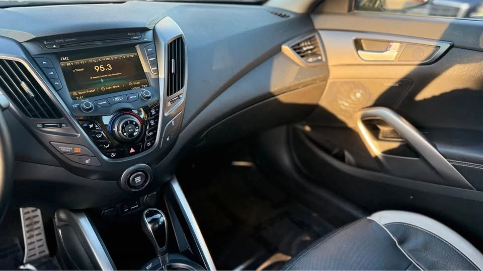 2015 Hyundai Veloster - Image 10 of 13