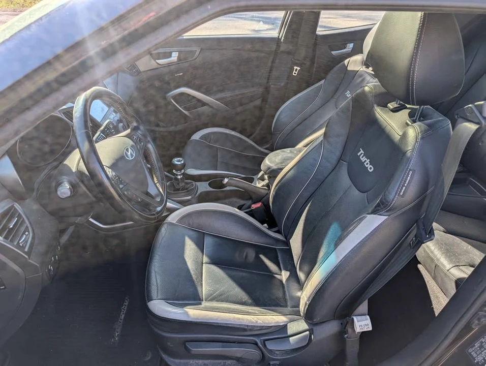 2015 Hyundai Veloster - Image 2 of 8
