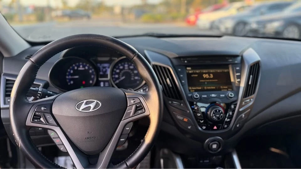 2015 Hyundai Veloster - Image 11 of 13