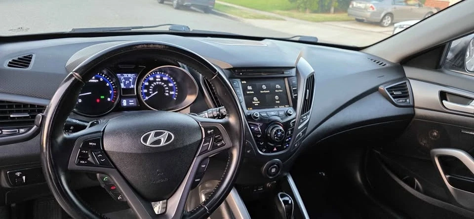 2015 Hyundai Veloster - Image 8 of 9