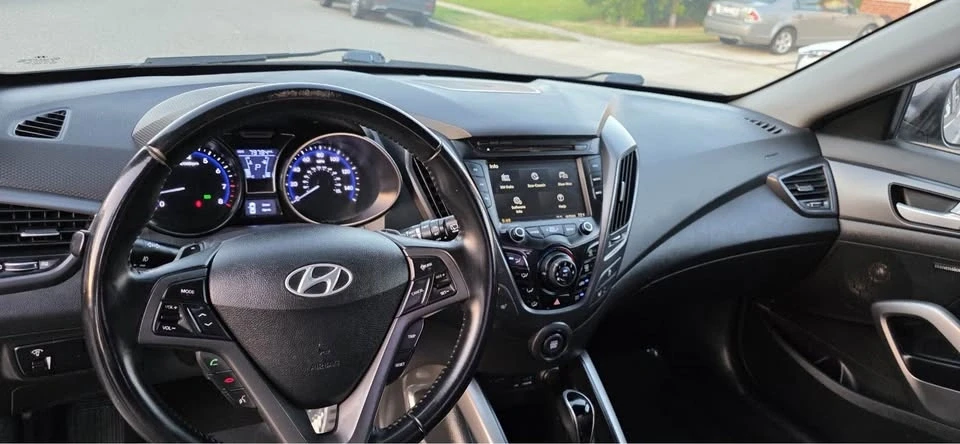 2015 Hyundai Veloster - Image 7 of 9