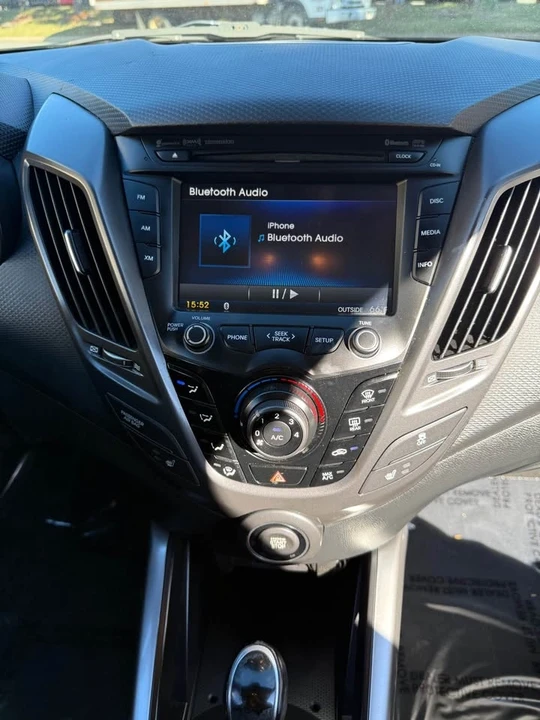 2015 Hyundai Veloster - Image 15 of 20