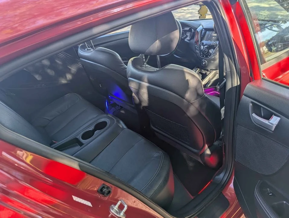 2015 Hyundai Veloster - Image 10 of 12