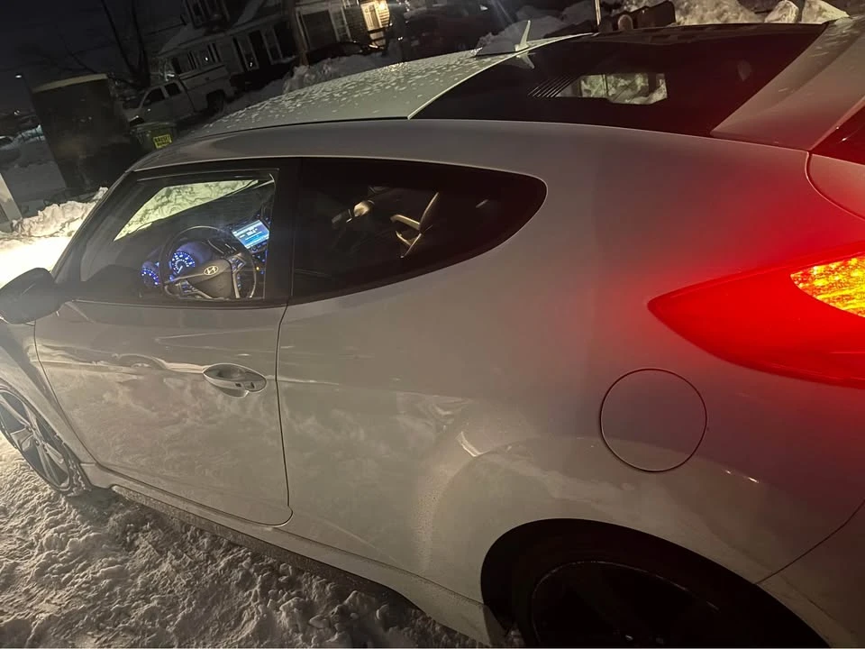 2015 Hyundai Veloster - Image 2 of 2