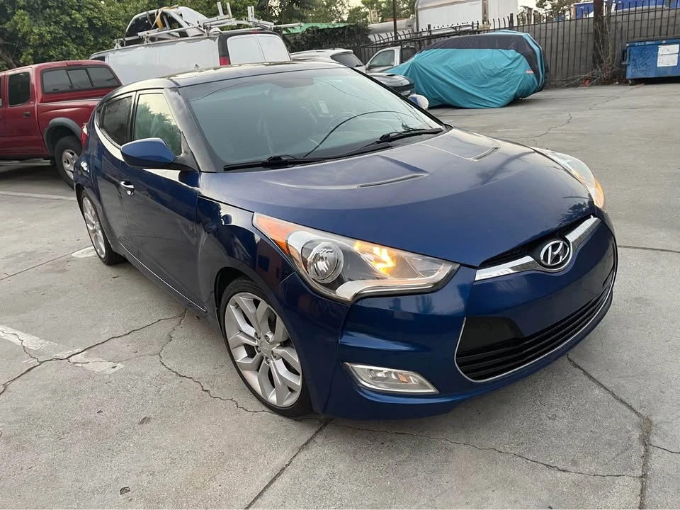 2015 Hyundai Veloster - Image 2 of 13