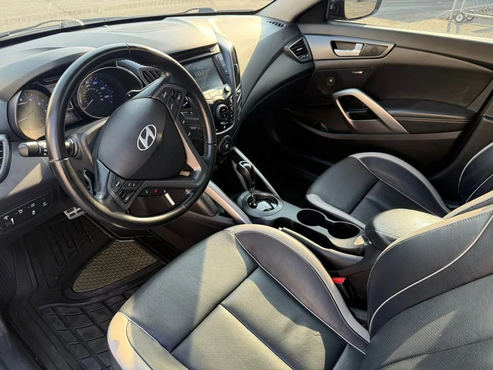 2015 Hyundai Veloster - Image 10 of 15