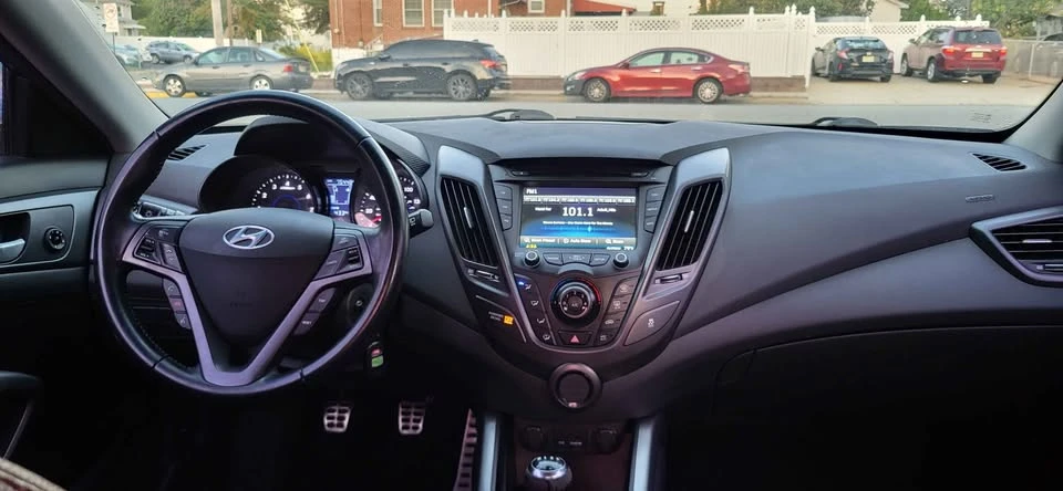 2015 Hyundai Veloster - Image 10 of 12