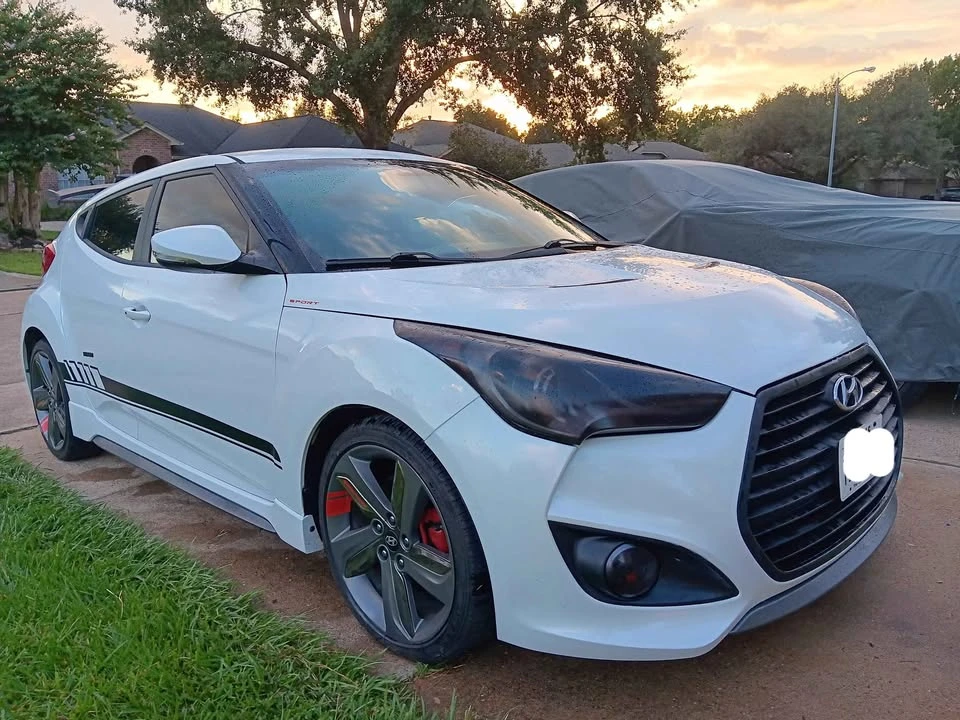 2015 Hyundai Veloster - Image 2 of 8