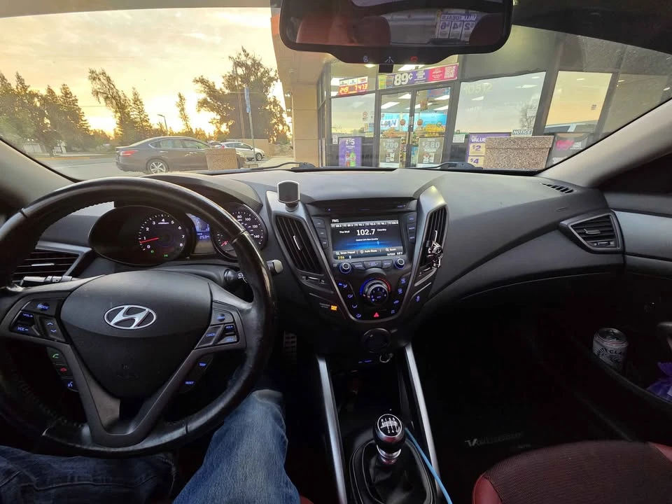 2015 Hyundai Veloster - Image 5 of 13