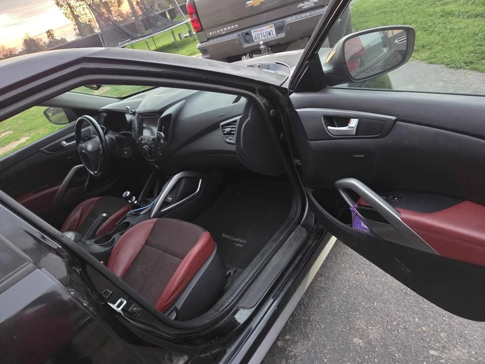2015 Hyundai Veloster - Image 2 of 13